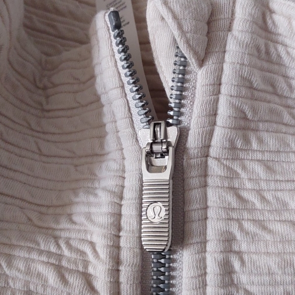 New Lululemon Textured Cropped Jacket Size M/L - Picture 8 of 14